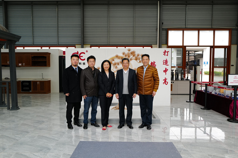 陳剛：貴州鋁廠(chǎng)黨委書(shū)記；中國(guó)鋁業(yè)貴州分公司總經(jīng)理